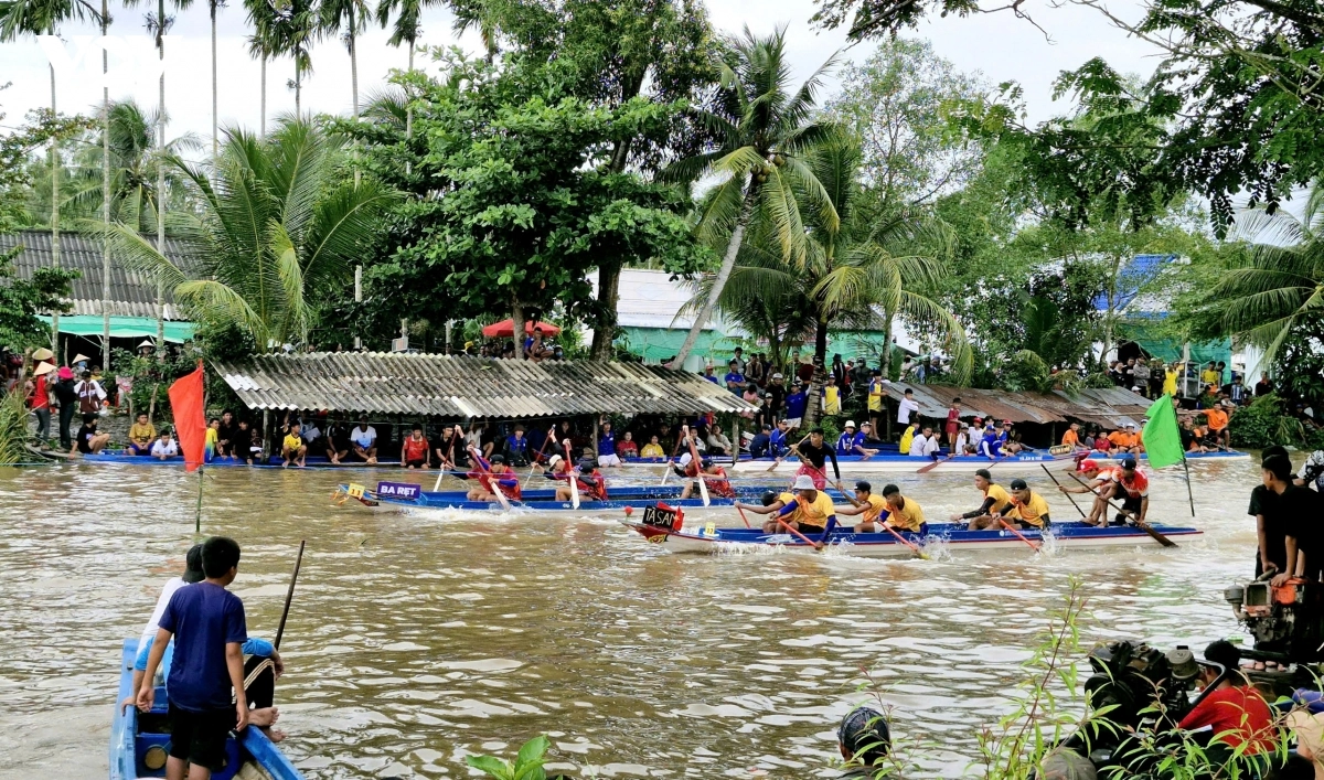 Ngày hội Thể thao dưới nước: Đua vỏ lãi