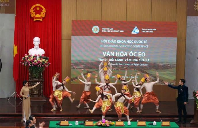 Triển lãm chuyên đề "Dấu ấn Văn hóa Óc Eo - Phù Nam"