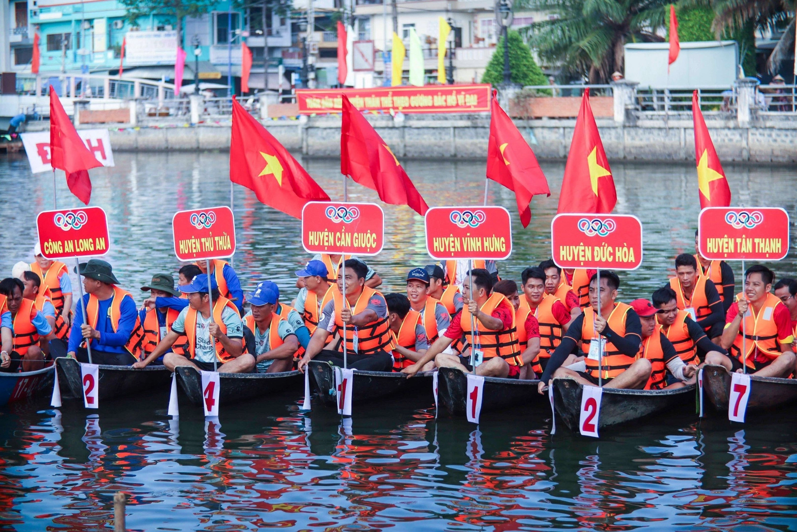 Giải Đua xuồng ba lá truyền thống