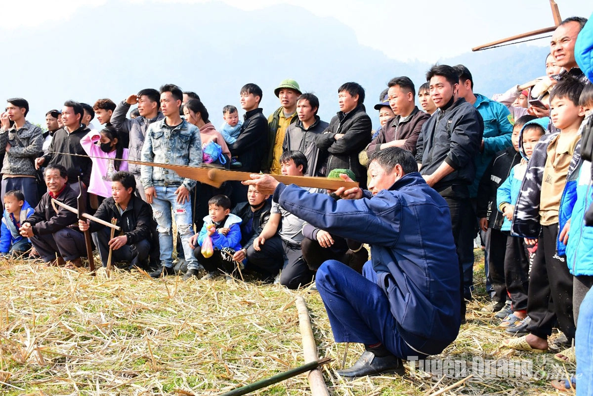 Giao lưu Bắn nỏ truyền thống các dân tộc Tuyên Quang