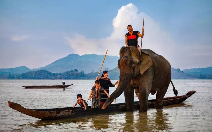 Triển lãm "Di sản Văn hóa Việt Nam - Dòng chảy xuyên thế kỷ"