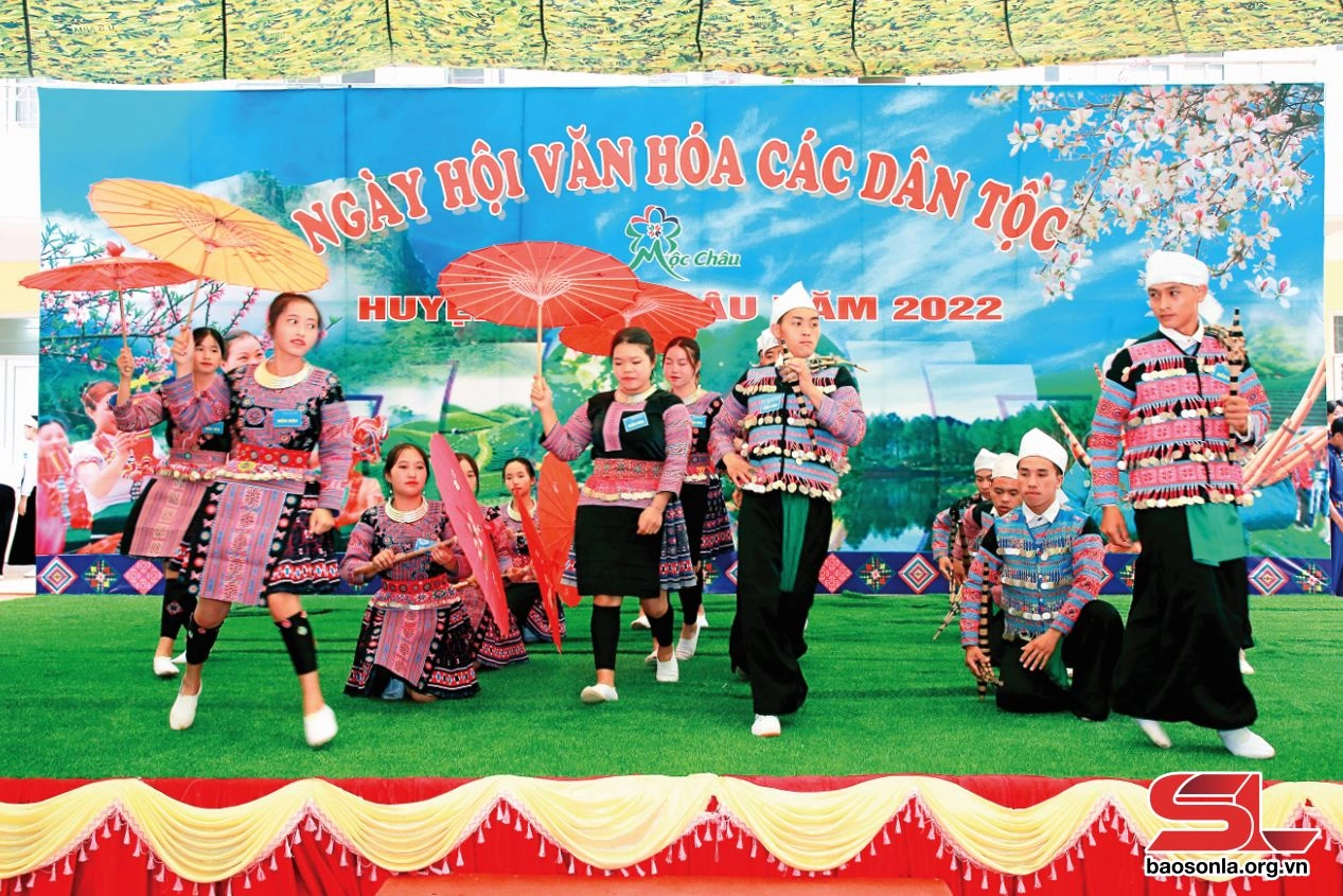 Triển lãm ảnh “Sắc màu văn hóa Sơn La”