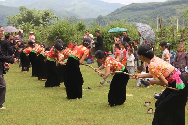 Hội thi kéo co và đẩy gậy các dân tộc Sơn La